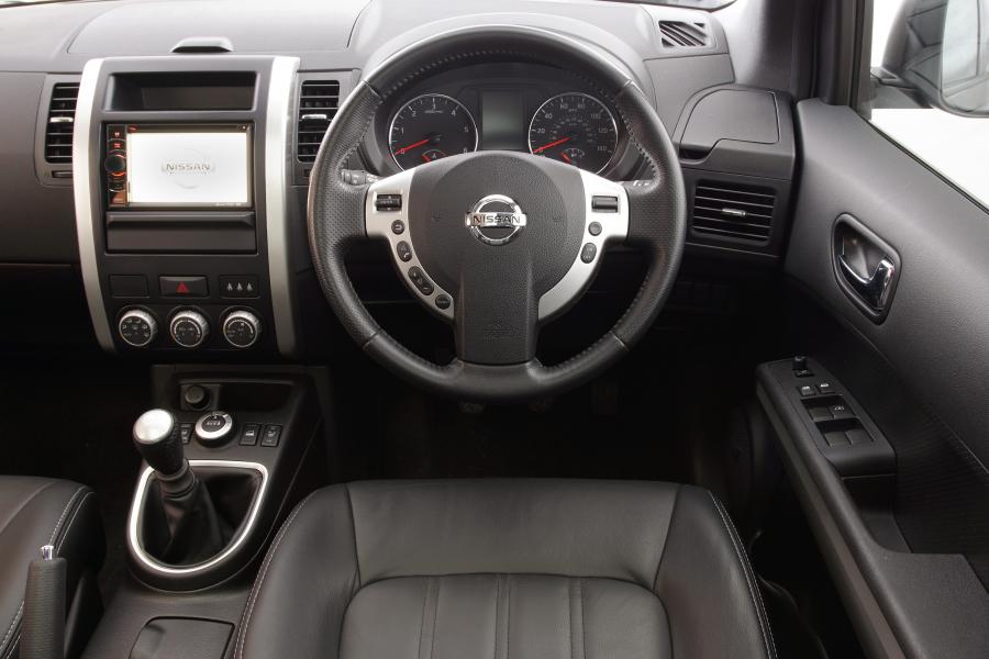  Nissan X-Trail Platinum Edition 2012 года  (UK) (фото 5 из 17)